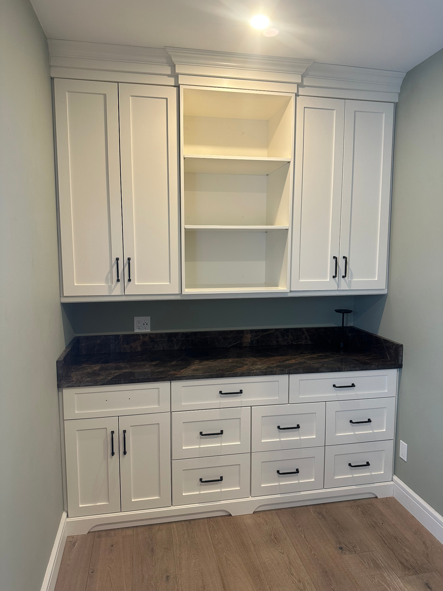 Built-in hutch with stone counter